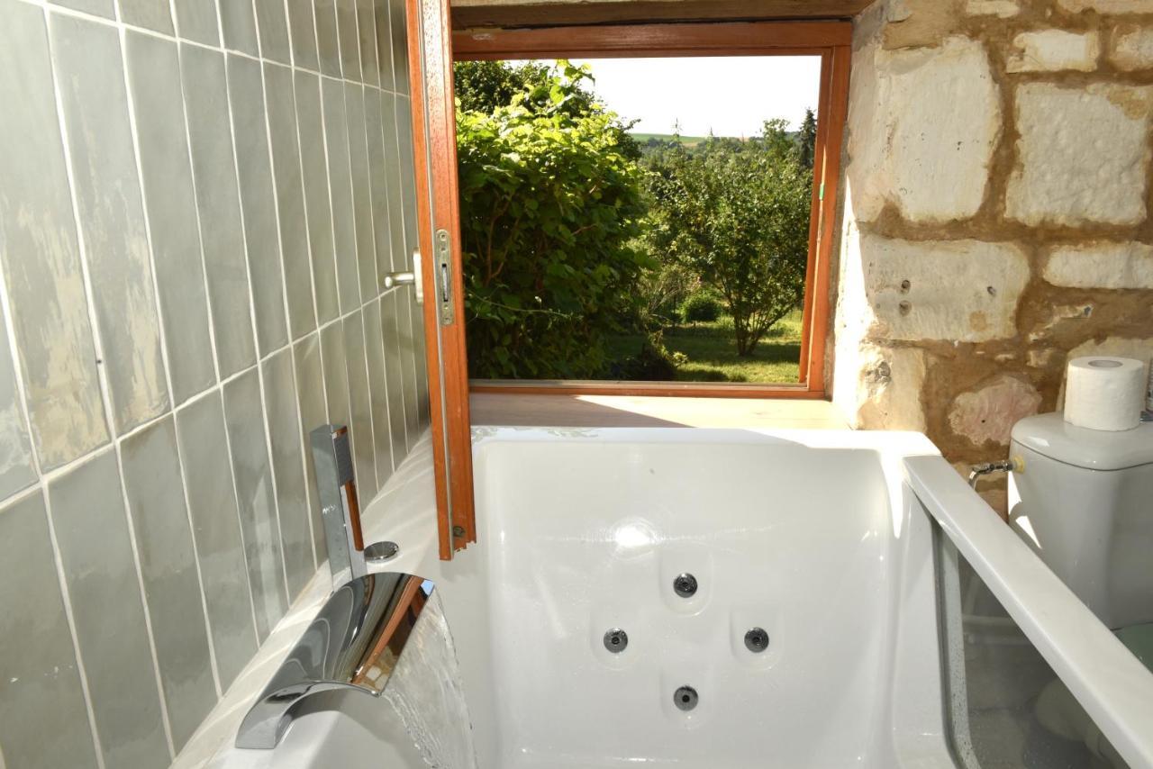 Maisonnette Du Bonheur - Vue Campagne - Baignoire Balneo 32 Jets - Lits Queen Size Vadencourt  Екстериор снимка